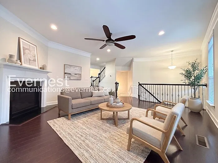 3 bed, 3.5 bath, 2509 sqft, $3,990 — Photo 3