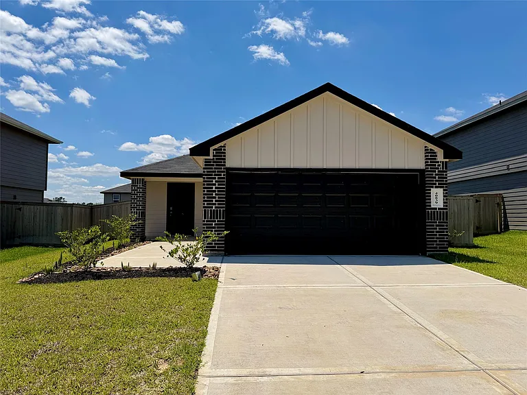 40839 Hawthorne Glades St — Photo 1