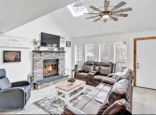 535 Country Place Dr, Tobyhanna, PA 18466