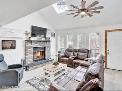 535 Country Place Dr, Tobyhanna, PA, 18466