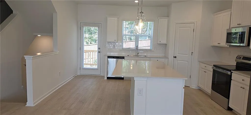 3 bed, 3.5 bath, 1967 sqft, $2,625 — Photo 4