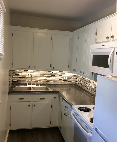 1089 Main St — Photo 2