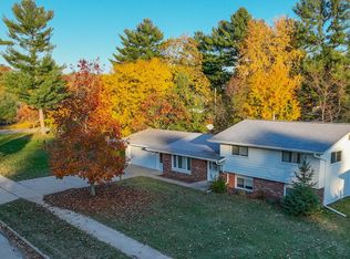 505 Park Ave, Waupaca, WI 54981