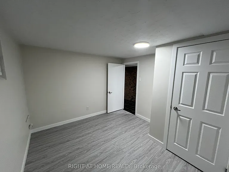 9 Dewlane Dr — Photo 2