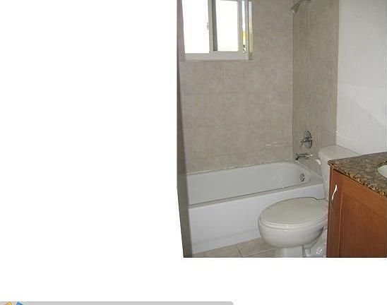 5th image of 2643 NE 8th Ave APT 10