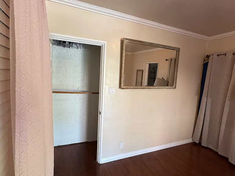 1033 W Micheltorena St — Photo 7