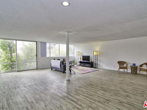 3rd image of 153 San Vicente Blvd APT 4J