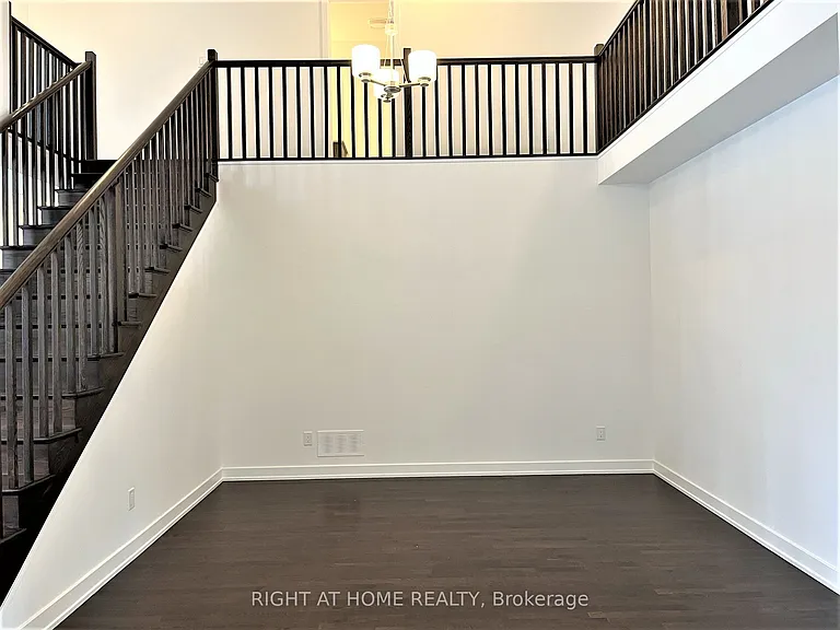 902 Duxbury Ln — Photo 8