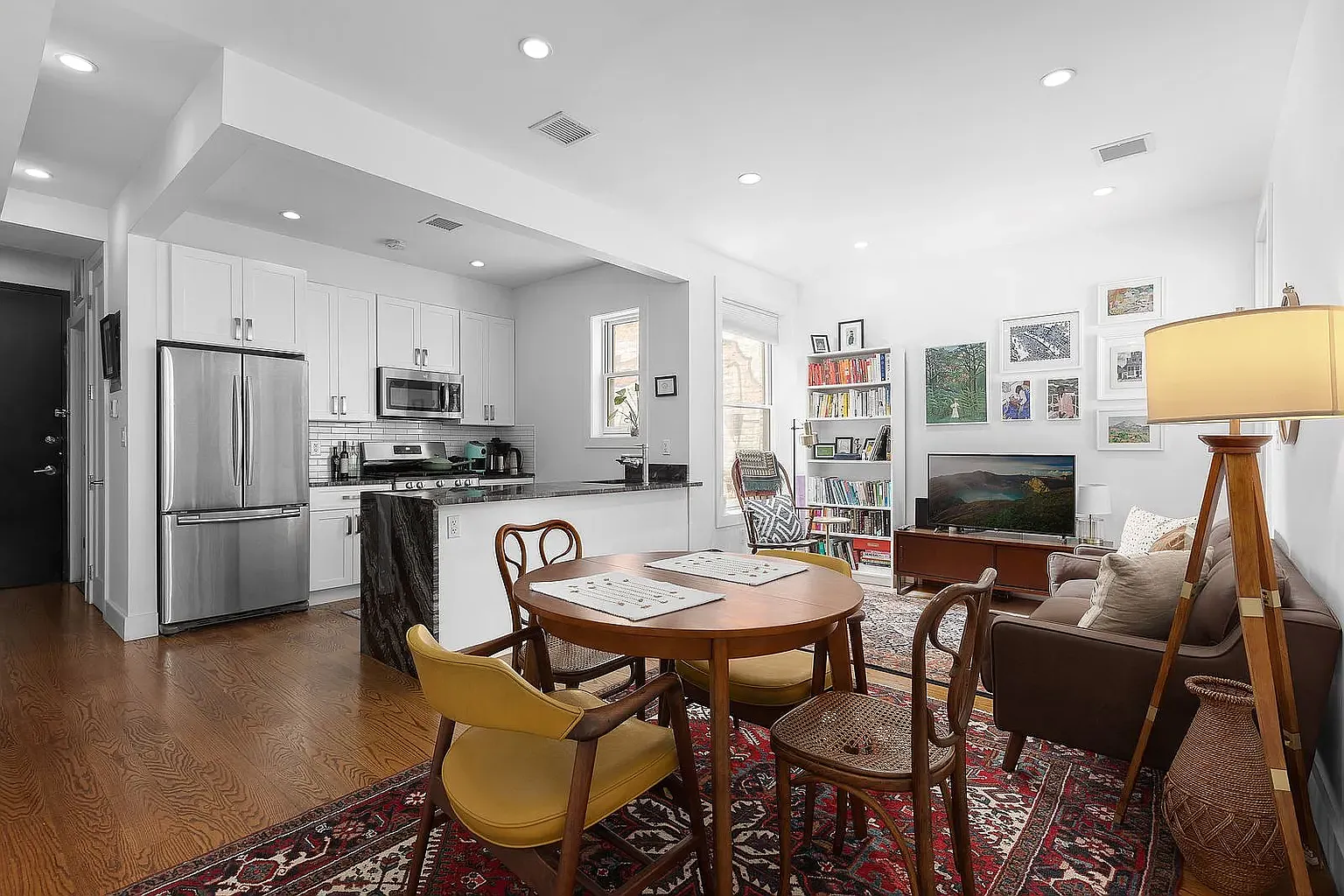840 Franklin Avenue — Photo 2