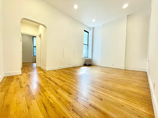 Rented by HOLTON REAL ESTATE INC. | media 1