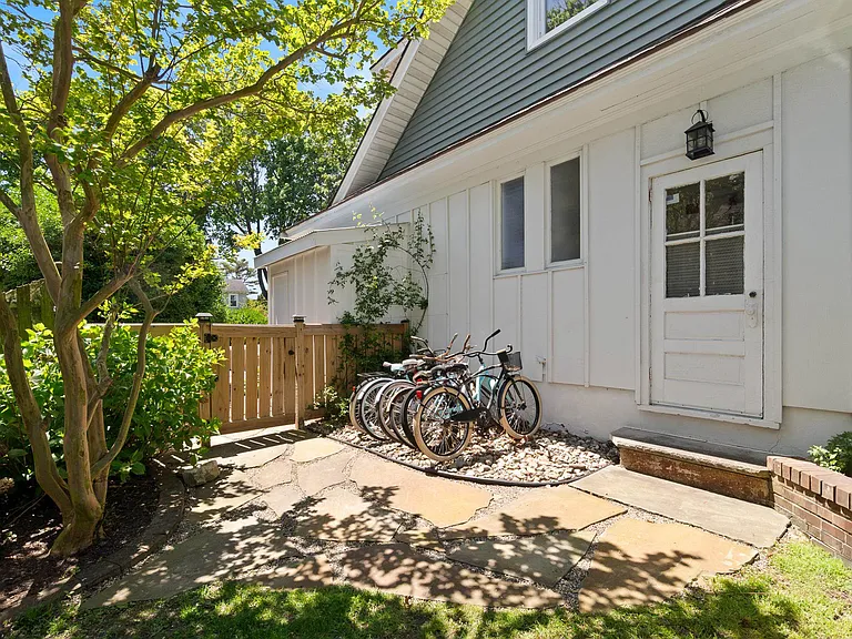 818 Trenton Ave — Photo 37