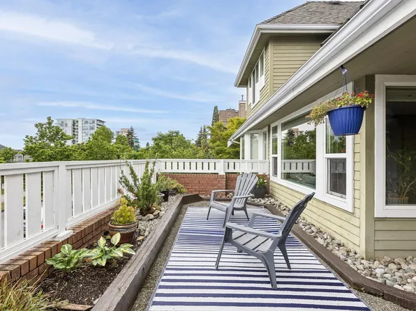 240 Keith Rd E #7, North Vancouver, BC V7J 2J4