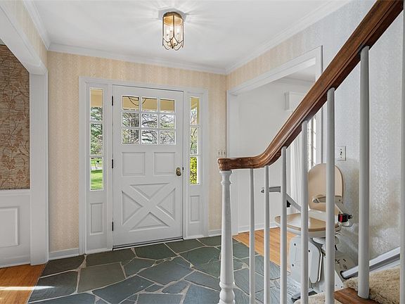 4th image of 112 Yorkshire Dr