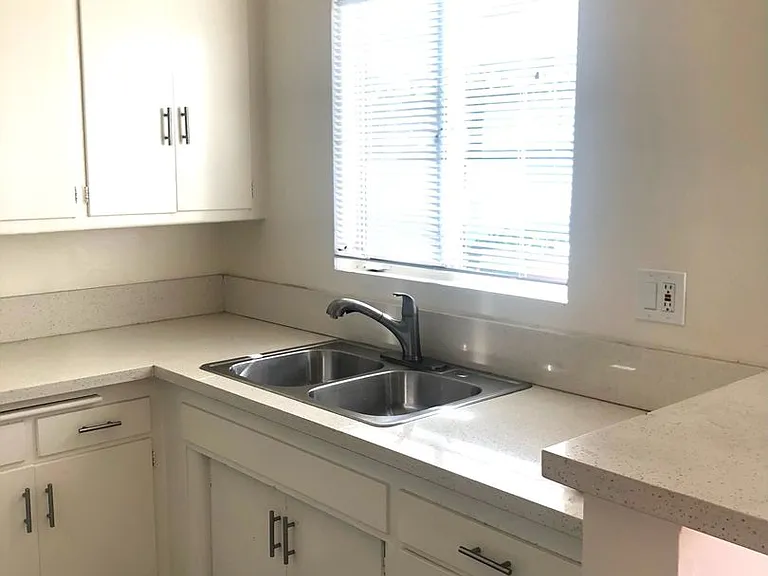 1224 N Crescent Heights Blvd — Photo 13