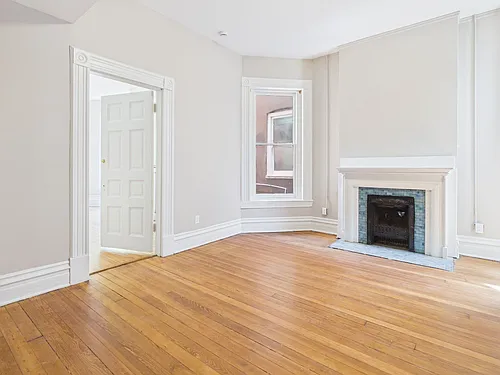 7 E Franklin St Photo 1