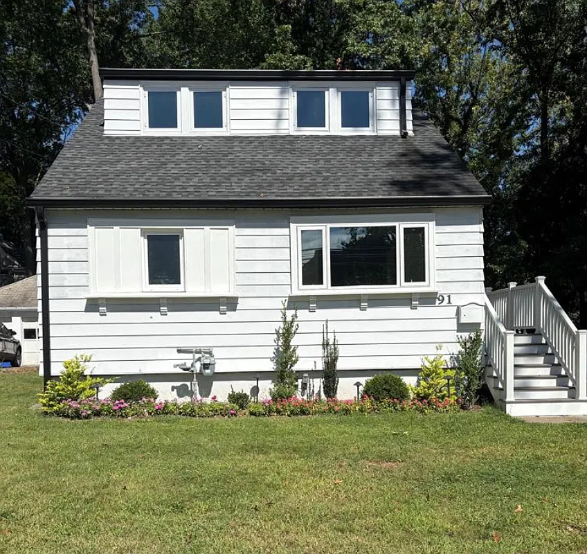 3 bed, 1271 sqft, $5,950 — Photo 1