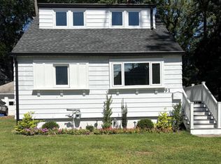 91 Columbus Dr, Tenafly, NJ 07670