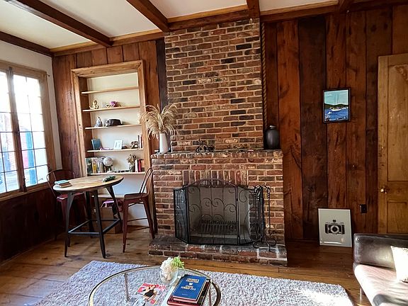 2nd image of 819 Stann St #1D