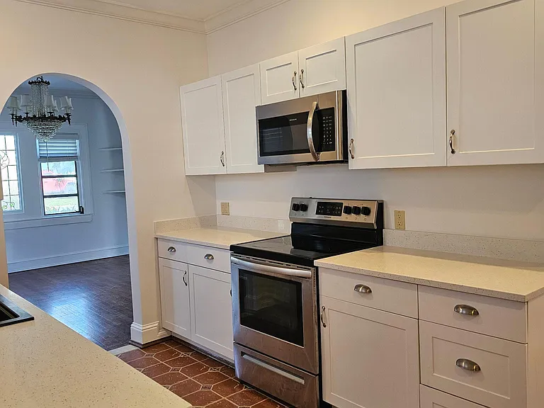 1212 Longwood St — Photo 5