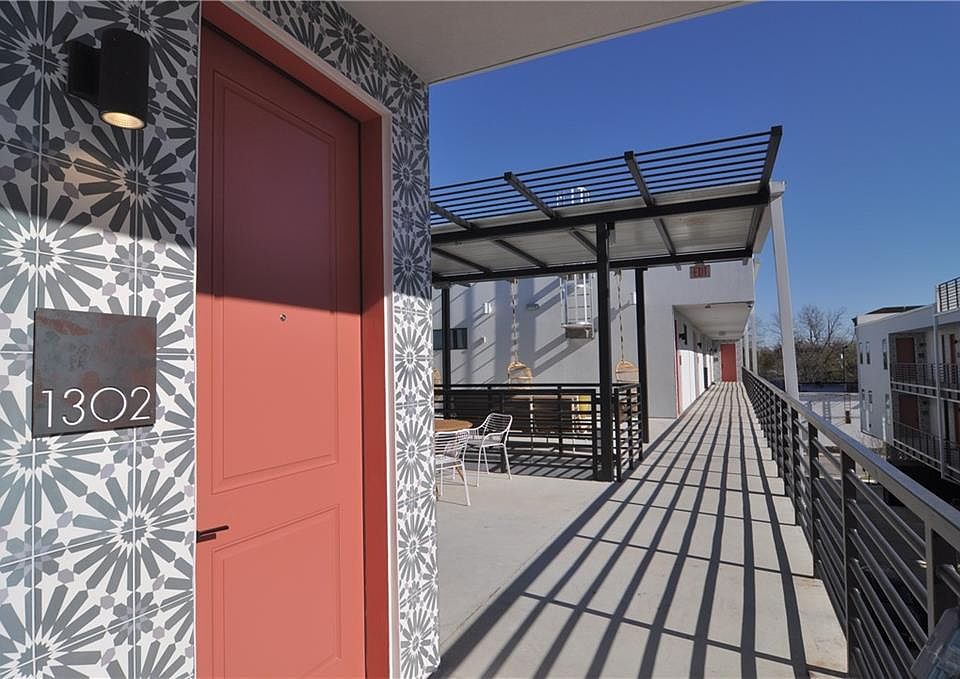 1st image of 2709 E 5th St #1302