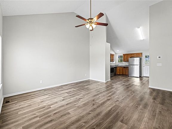 4th image of 1012 NE Queens Ct