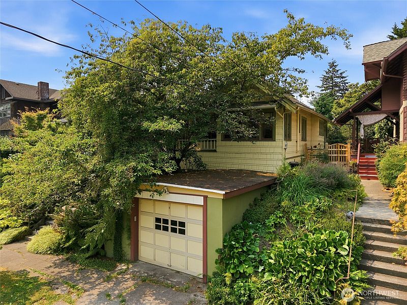 2nd image of 4747 4th Avenue NE