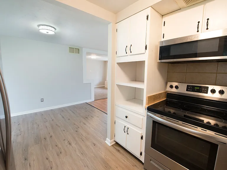 3700 Caracas Dr — Photo 17