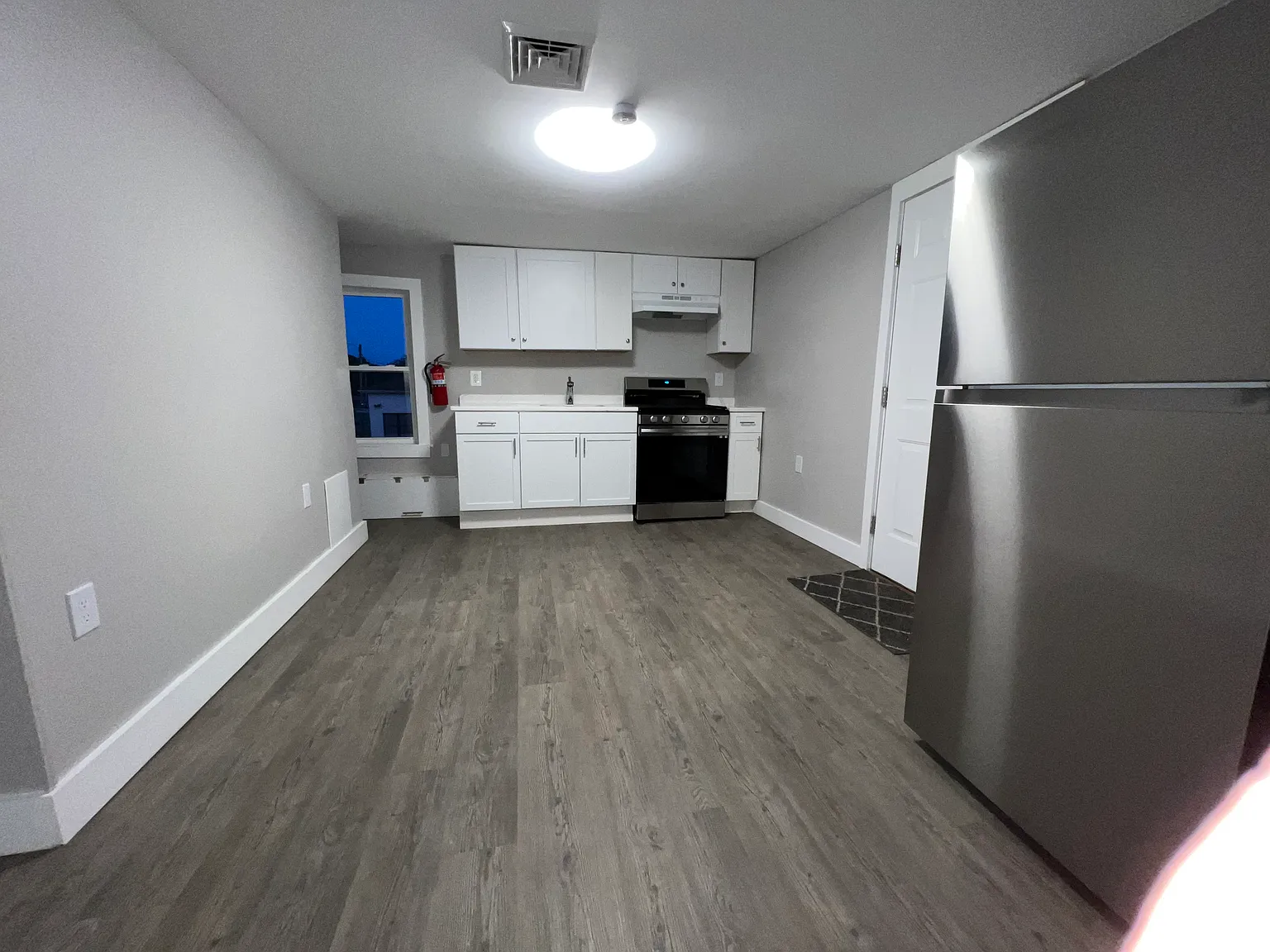 4 bed, 850 sqft, $2,400 — Photo 3
