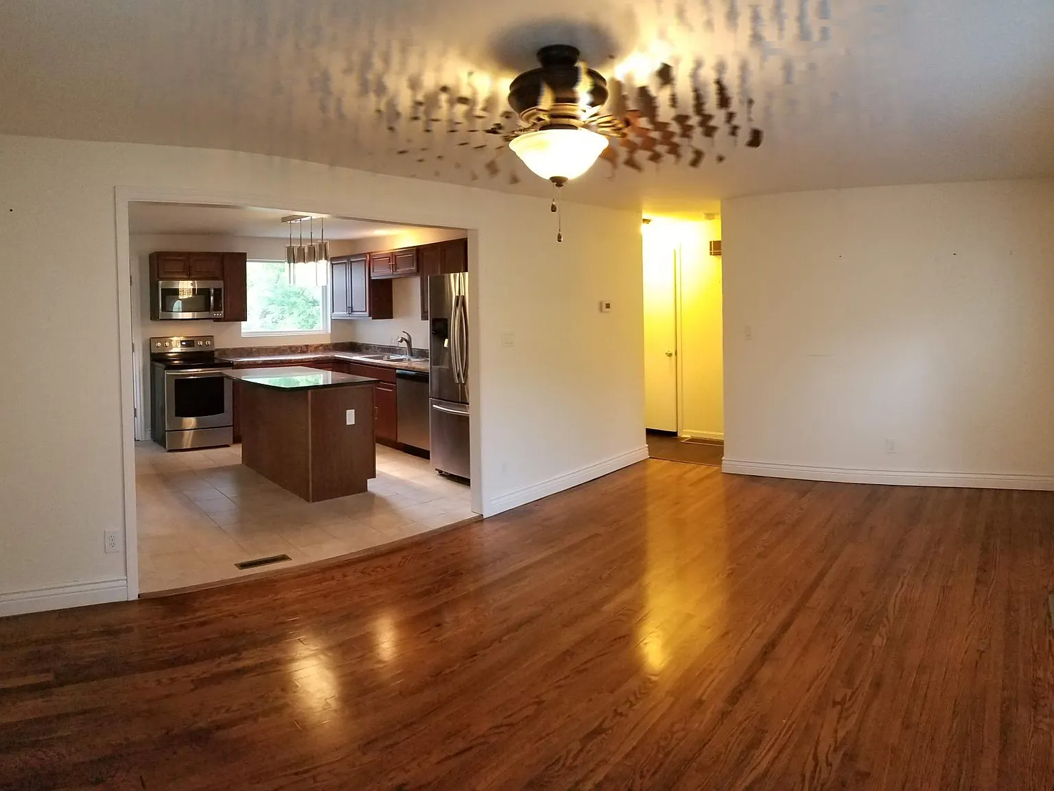 2 bed, 800 sqft, $1,399 — Photo 2