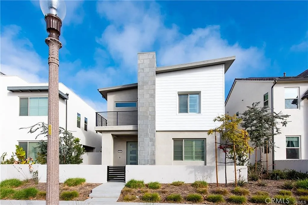 3 bed, 2.5 bath, 2393 sqft, $5,850 — Photo 1