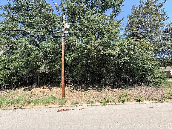5th image of 7 Red Oak Ln