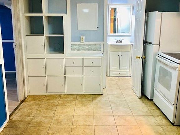 3rd image of 1065 Colorado Blvd APT Bsmt