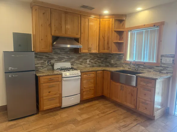 (undisclosed Address), Albuquerque, NM 87106