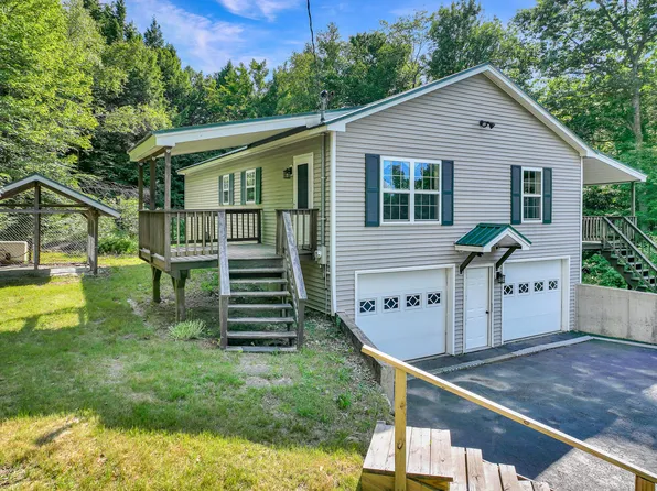 67 Vaughn Heights, Peru, ME 04290