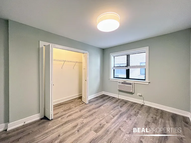 445 W Barry — Photo 91