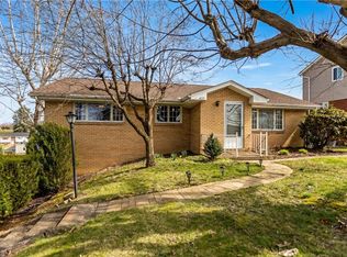 427 Carolina Dr, Oakdale, PA 15071