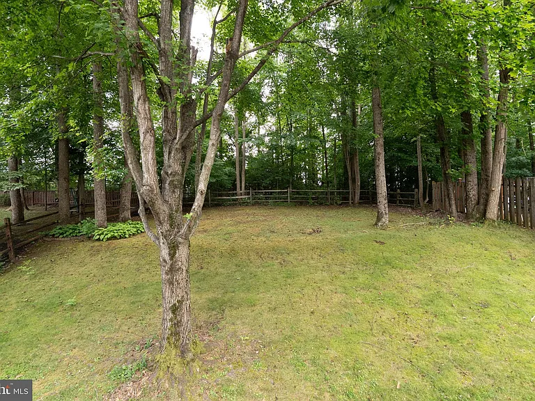 13016 Pilgrims Inn Dr — Photo 46