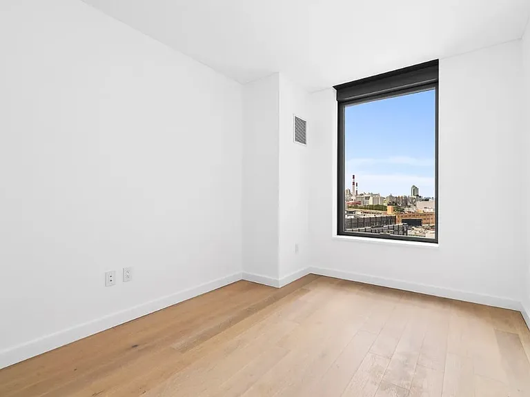 3 Court Sq #1807 — Photo 4