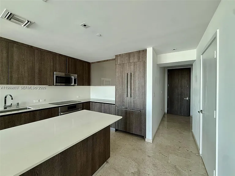 88 SW 7th St #1808 — Photo 5