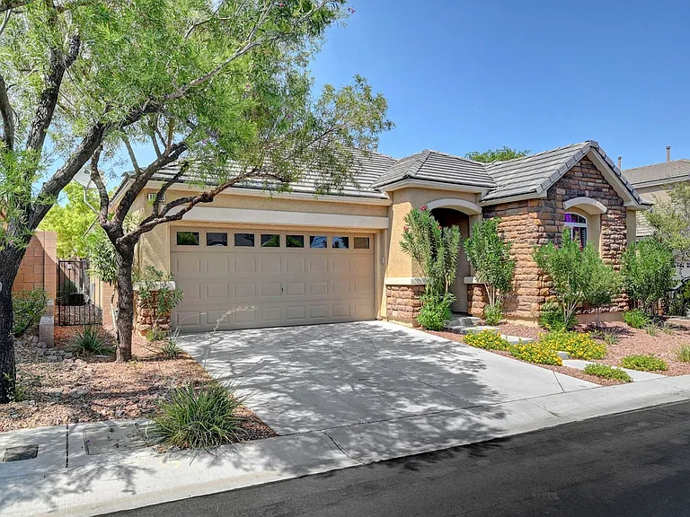 10240 Gladstone Peak St N — Photo 4