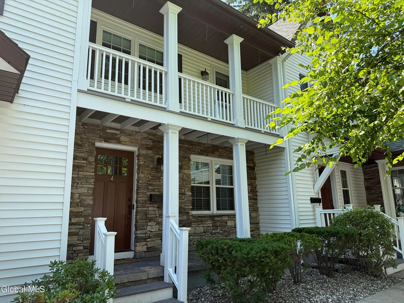 1 bed, 1.5 bath, 720 sqft, $2,500 — Photo 2