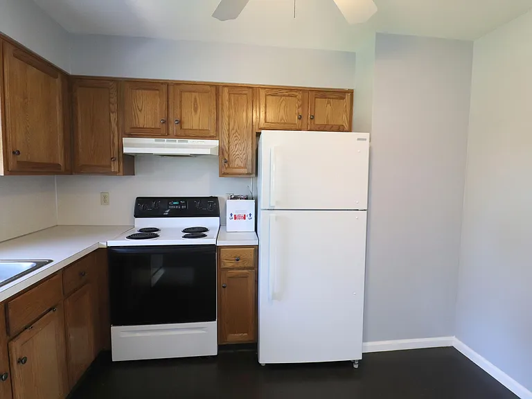 10 Spring House Ln — Photo 8