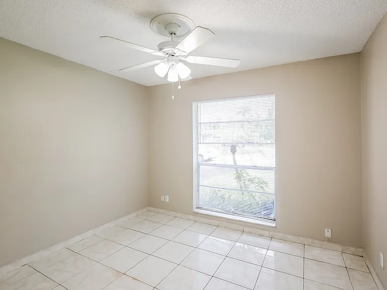 9811 NW 23rd St — Photo 13