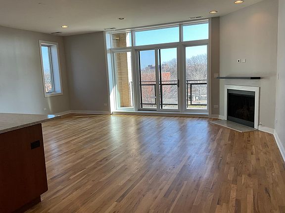 4th image of 4318 N California Ave Unit 301