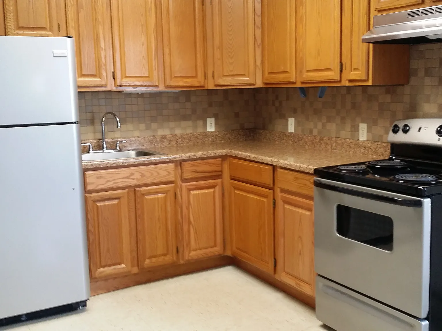 3 bed, 600 sqft, $1,060 — Photo 3