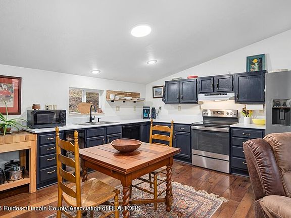 3rd image of 321 2nd St