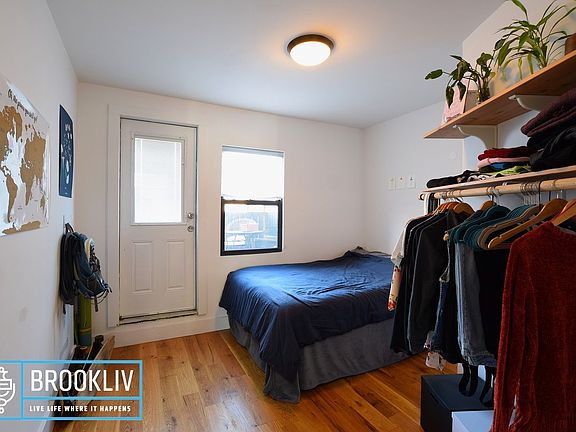 4th image of 1240 Pacific St APT 4