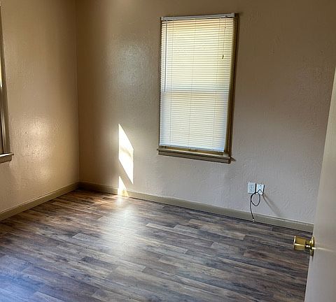3rd image of 1604 Riggs Dr