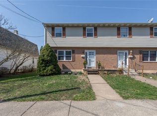 910 New York Ave, Hellertown, PA 18055