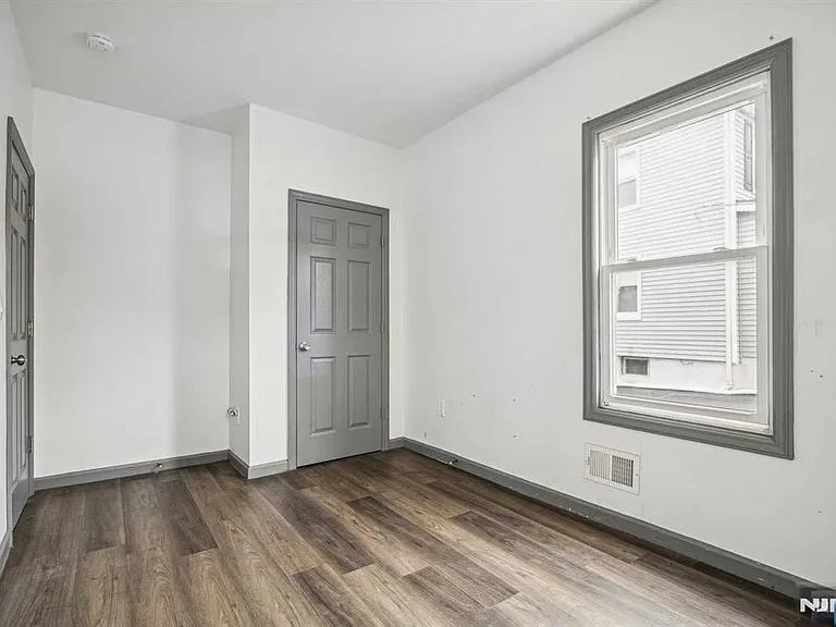 143 Valley Rd — Photo 10